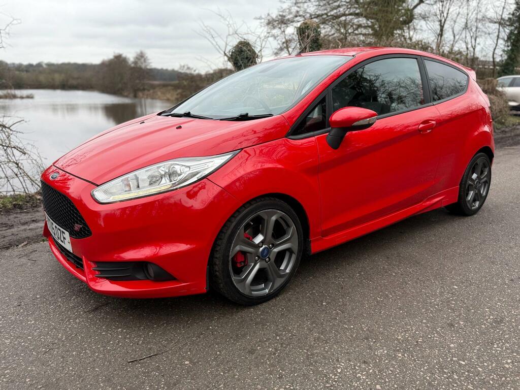 Ford Fiesta 1.6T Ecoboost St-2 Euro 5 Red