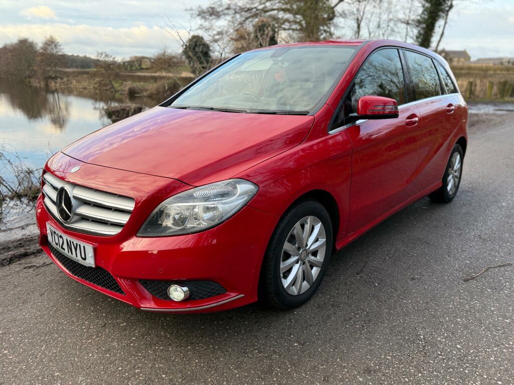 Mercedes-Benz B Class 1.8 B180 Cdi Blueefficiency Se 7G-dct Euro 5 Ss Red