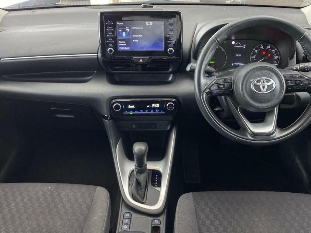 Toyota Yaris Hatchback 1.5 Vvt-h Icon E-cvt Euro 6 Ss 2 URZ2139 White #2