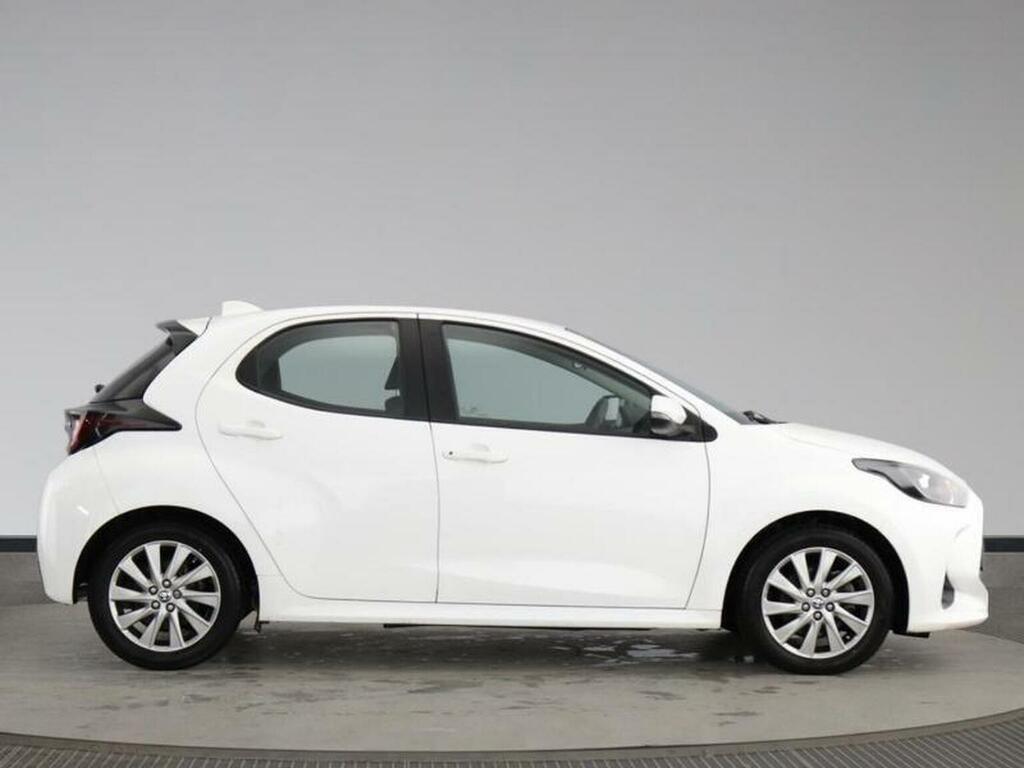 Toyota Yaris Hatchback 1.5 Vvt-h Icon E-cvt Euro 6 Ss 2 URZ2139 White #4