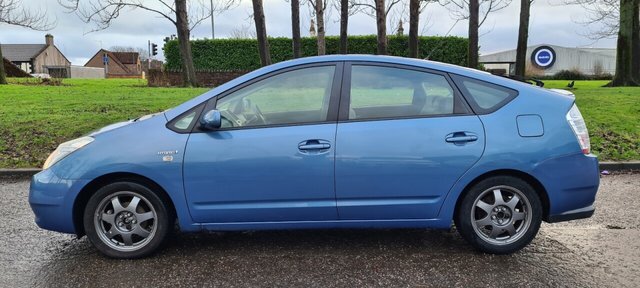 Toyota Prius 1.5L T Spirit Vvt-i Blue #4