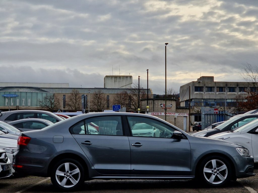 Volkswagen Jetta 1.6L Se Tdi Bluemotion Technology Dsg Grey #4