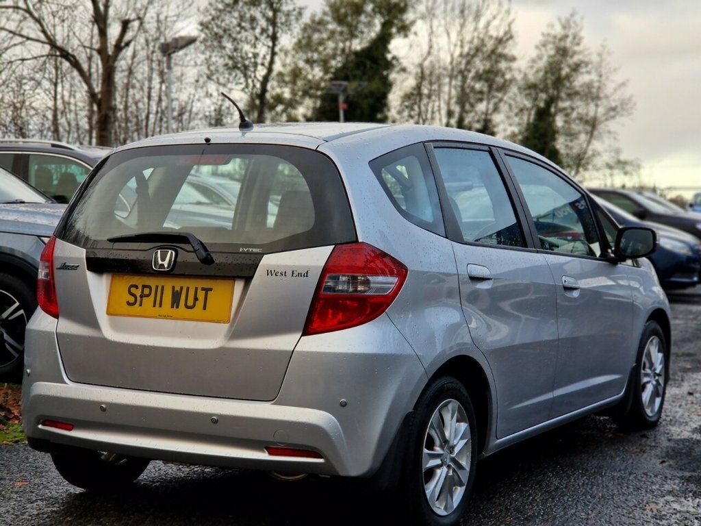 Honda Jazz 1.3L I-vtec Es Silver #4