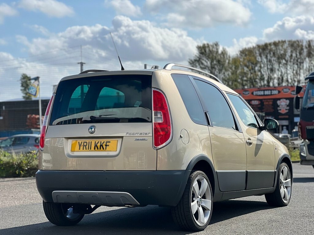 Skoda Roomster 1.2L Scout Tsi Dsg Beige #5