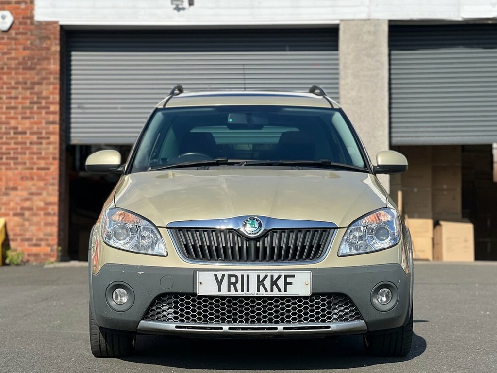 Skoda Roomster 1.2L Scout Tsi Dsg Beige #3