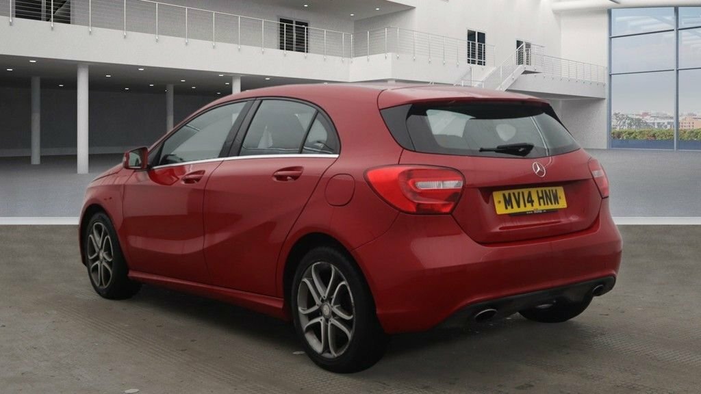 Mercedes-Benz A Class 1.6L A180 Blueefficiency Sport MV14HNW Red #2