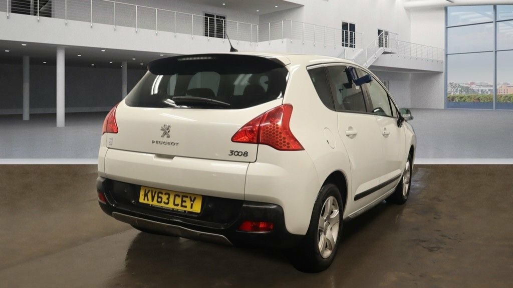 Peugeot 3008 2L Hybrid4 Sr White #4