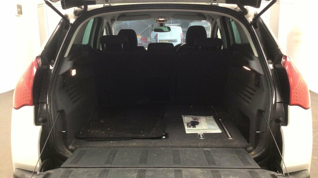 Peugeot 3008 2L Hybrid4 Sr White #5