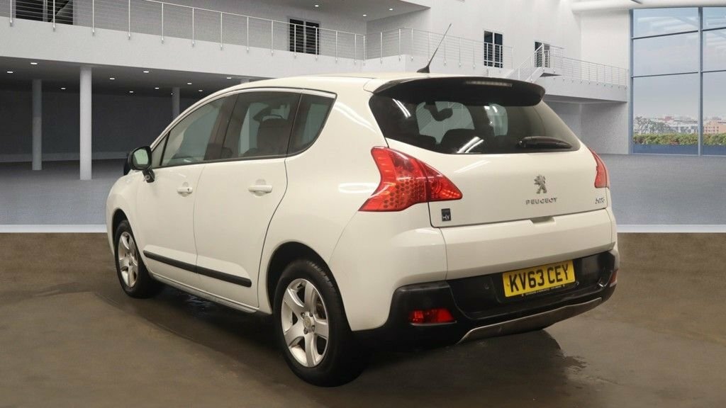 Peugeot 3008 2L Hybrid4 Sr White #3