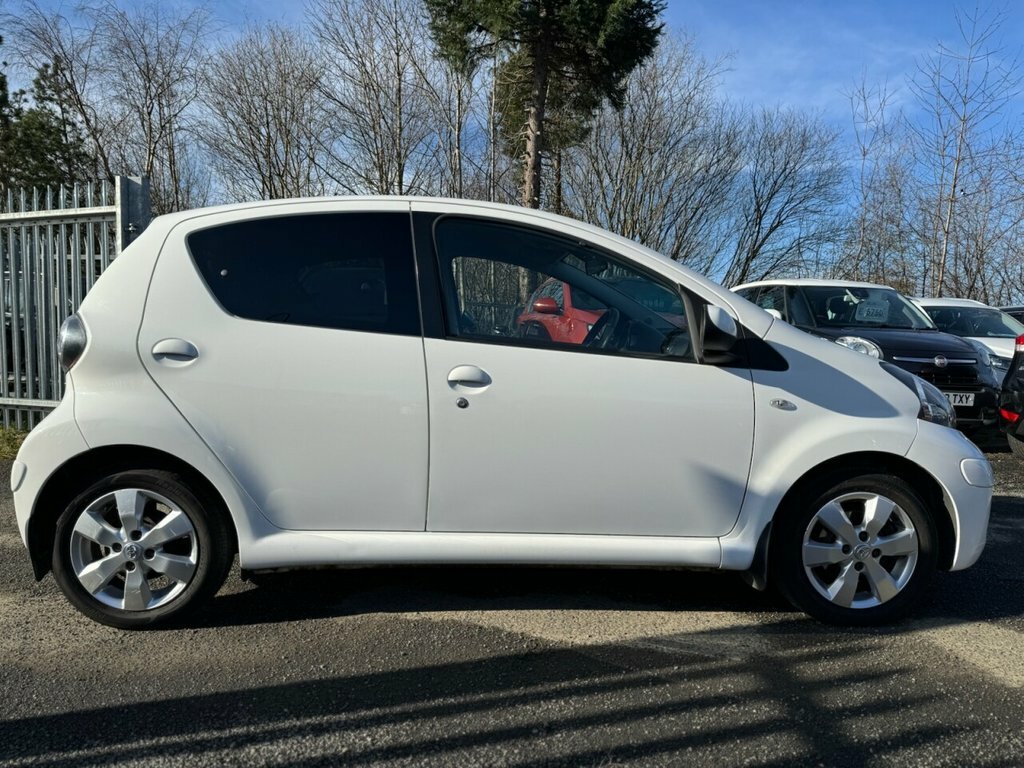 Toyota Aygo 1L Vvt-i Go SL61YLD White #4