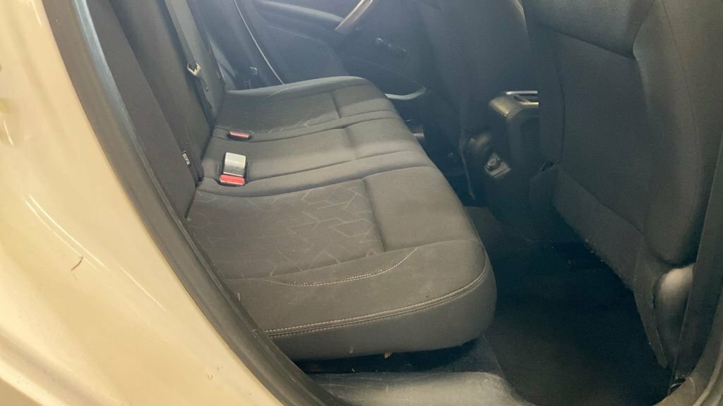 Peugeot 2008 1.4L Hdi Active White #6