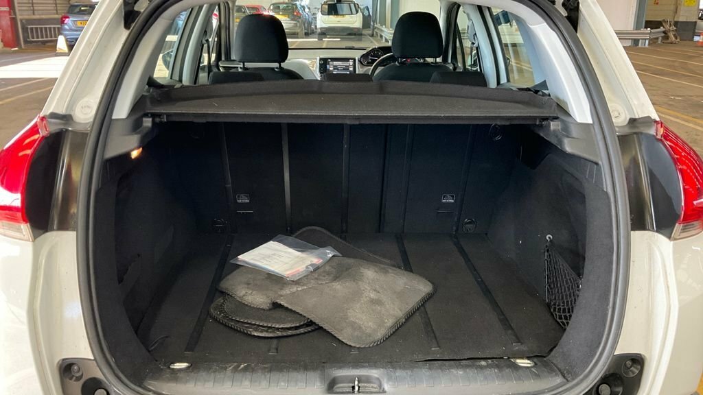 Peugeot 2008 1.4L Hdi Active White #5