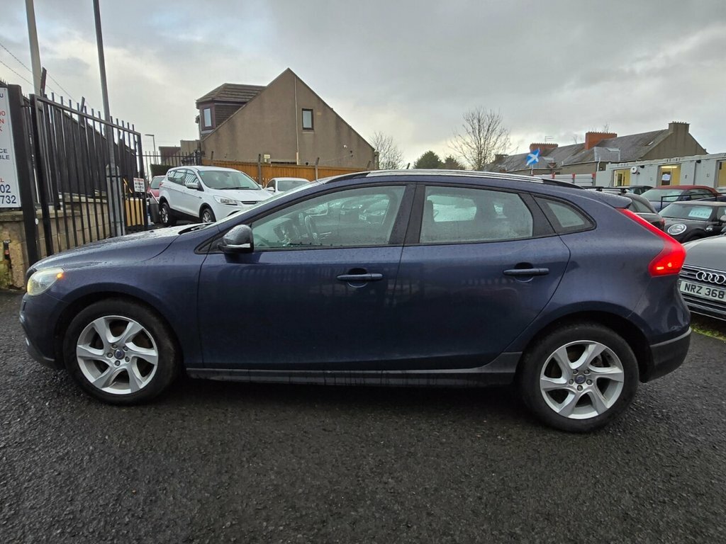 Volvo V40 Cross Country 1.6L D2 Cross Country Lux Blue #4