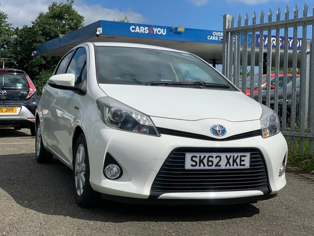 Toyota Yaris 1.5L T4 Hybrid White