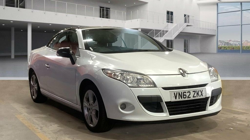 Renault Megane 1.5L Dynamique Tomtom White