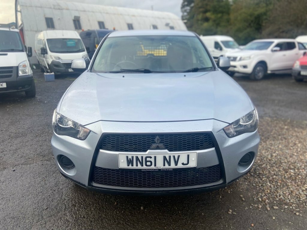 Mitsubishi Outlander Mpv Silver #2