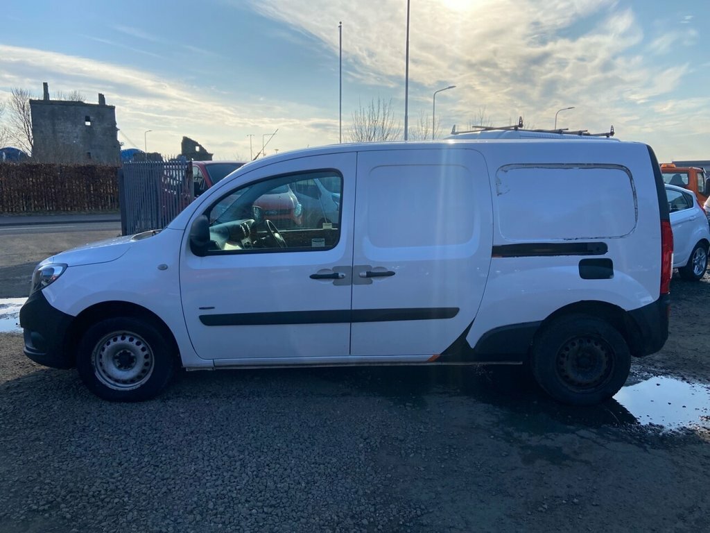 Mercedes-Benz CITAN Mpv PN66KWH White #4