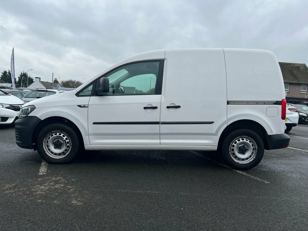 Volkswagen Caddy Mpv MD67KLM White #4