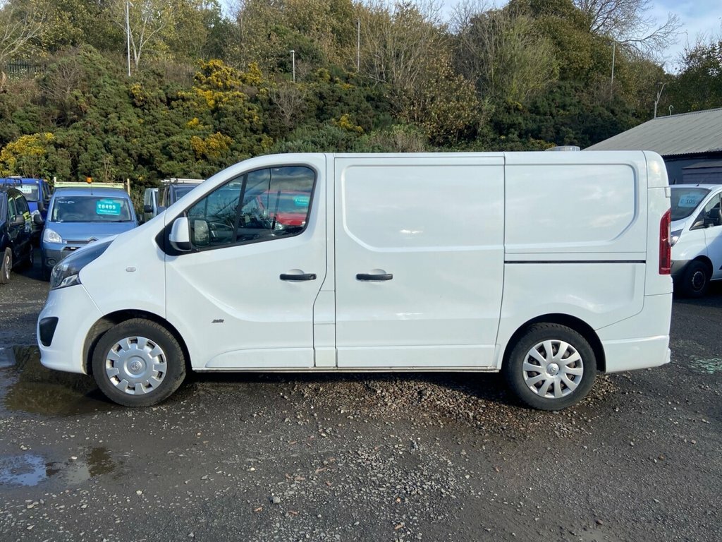 Vauxhall Vivaro Mpv FL65KKU White #4