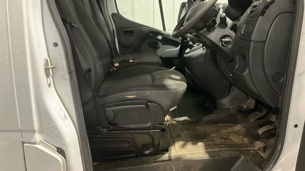 Nissan NV400 2.3L E White #6