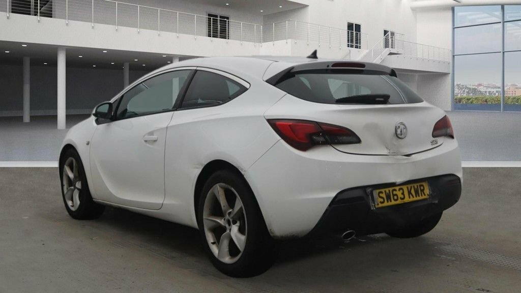 Vauxhall Astra GTC 2L Sri White #3