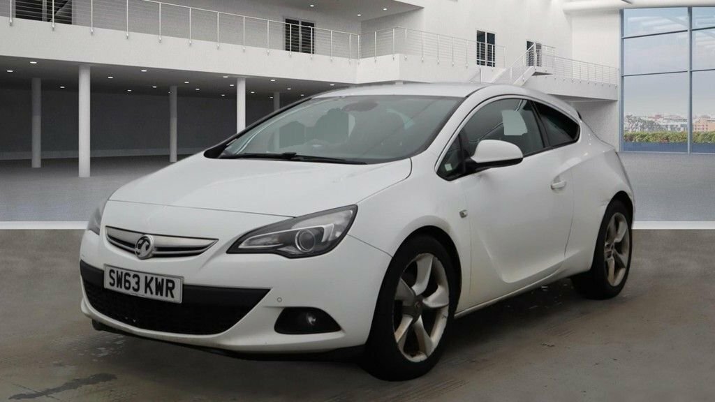 Vauxhall Astra GTC 2L Sri White #2