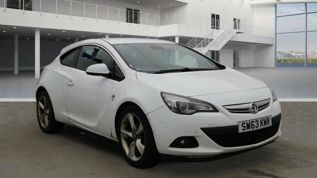 Vauxhall Astra GTC 2L Sri White
