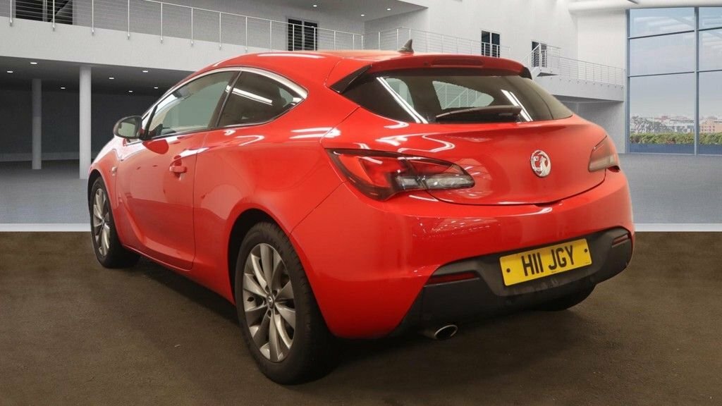 Vauxhall Astra GTC 2L Sri Red #3