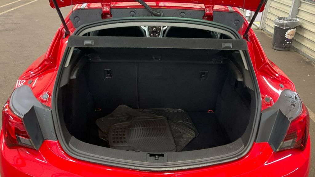 Vauxhall Astra GTC 2L Sri Red #5