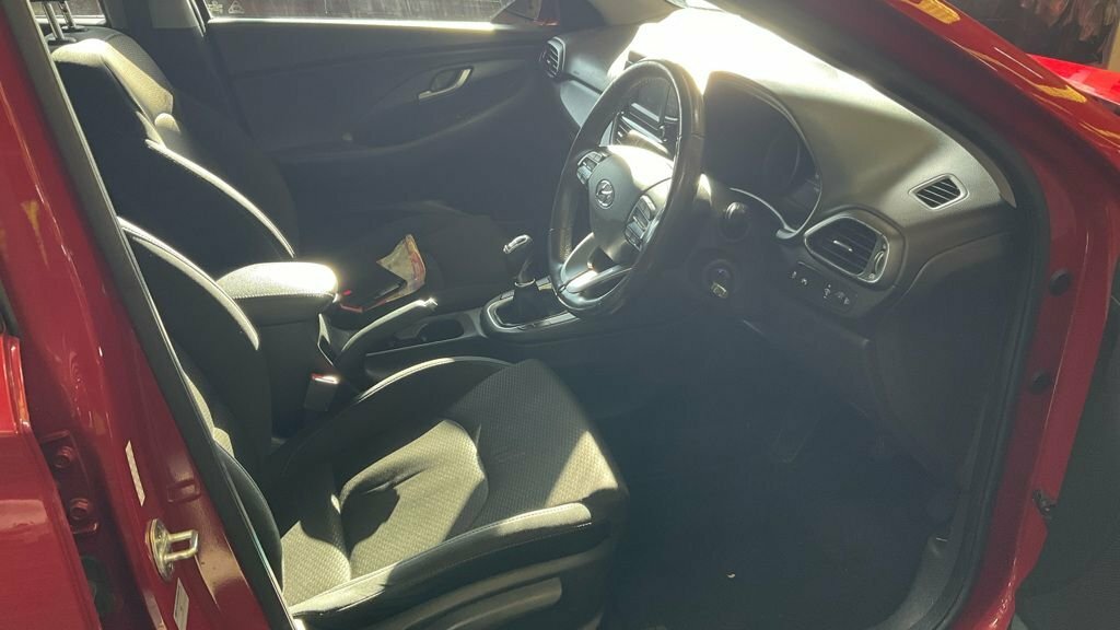 Hyundai I30 1L Se SK67YWX Red #6