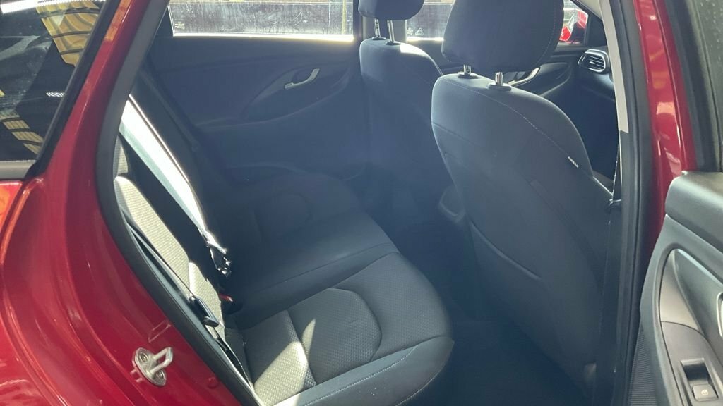 Hyundai I30 1L Se SK67YWX Red #5