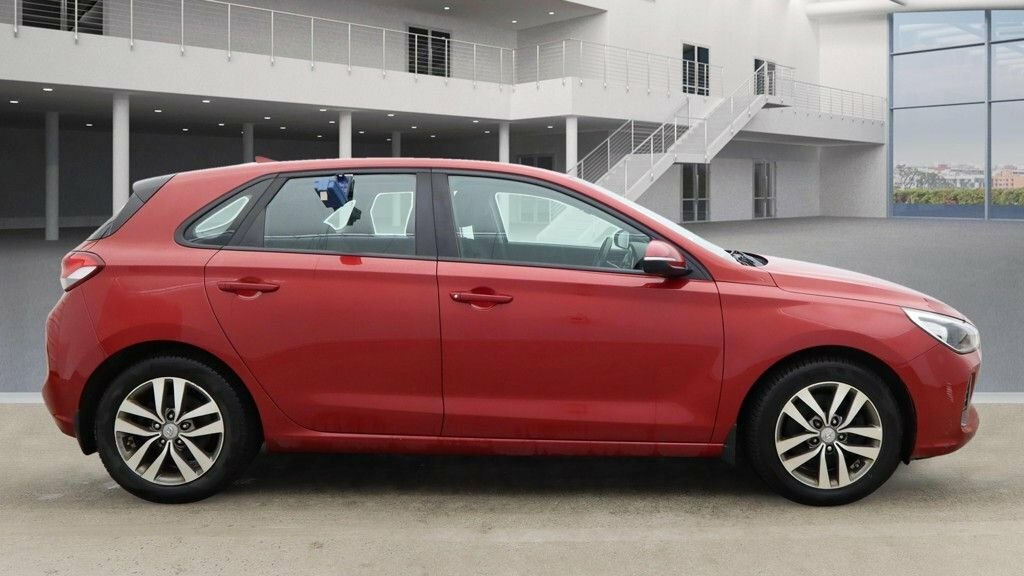 Hyundai I30 1L Se SK67YWX Red #4