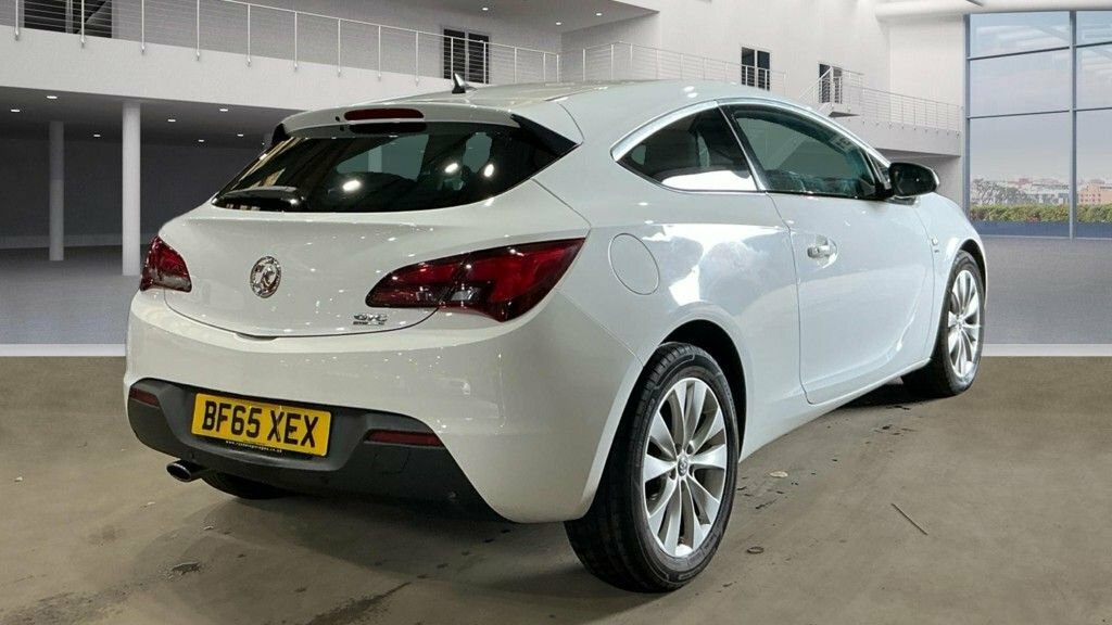 Vauxhall Astra GTC 1.4L Sri White #4