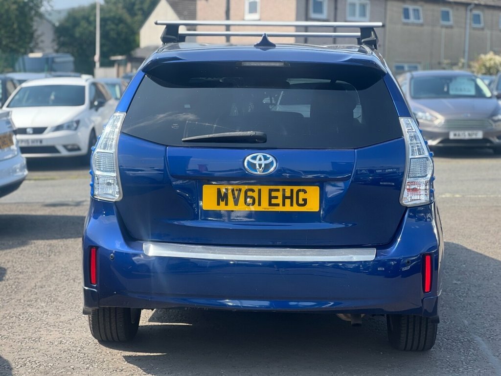 Toyota Prius Saloon Blue #5