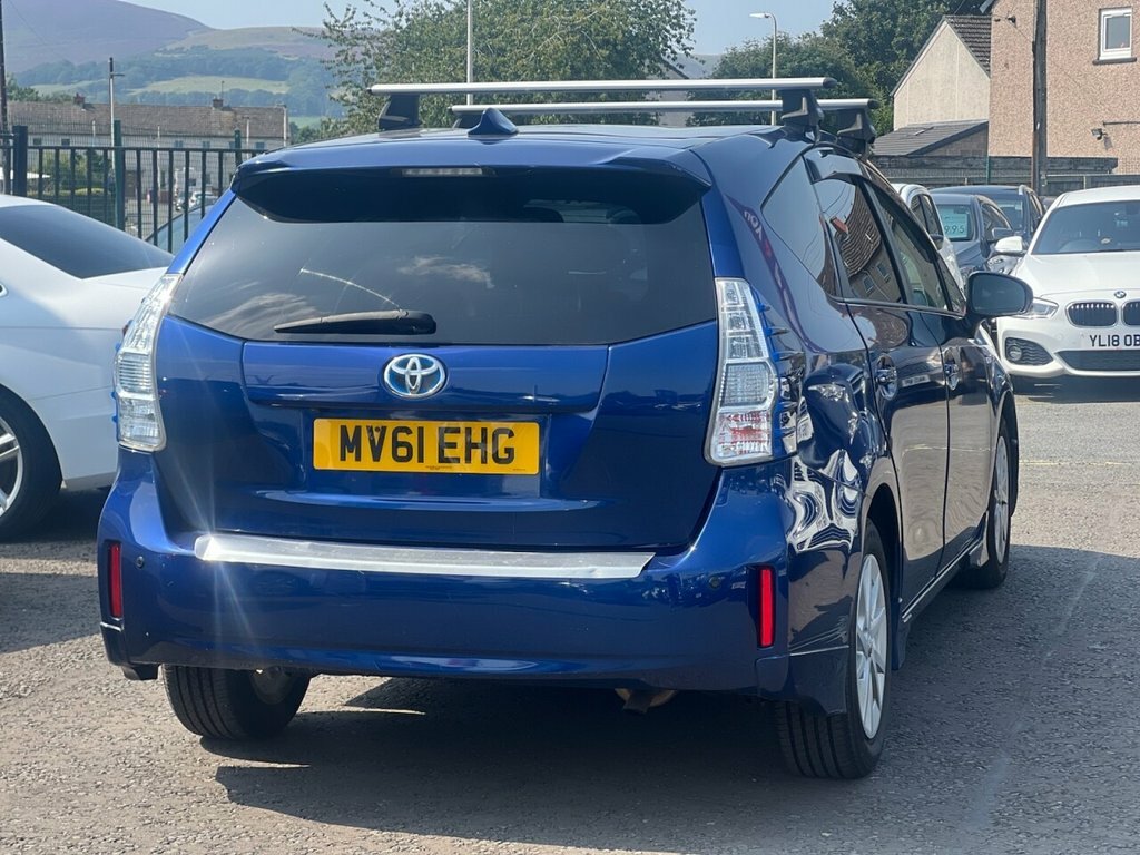 Toyota Prius Saloon Blue #4