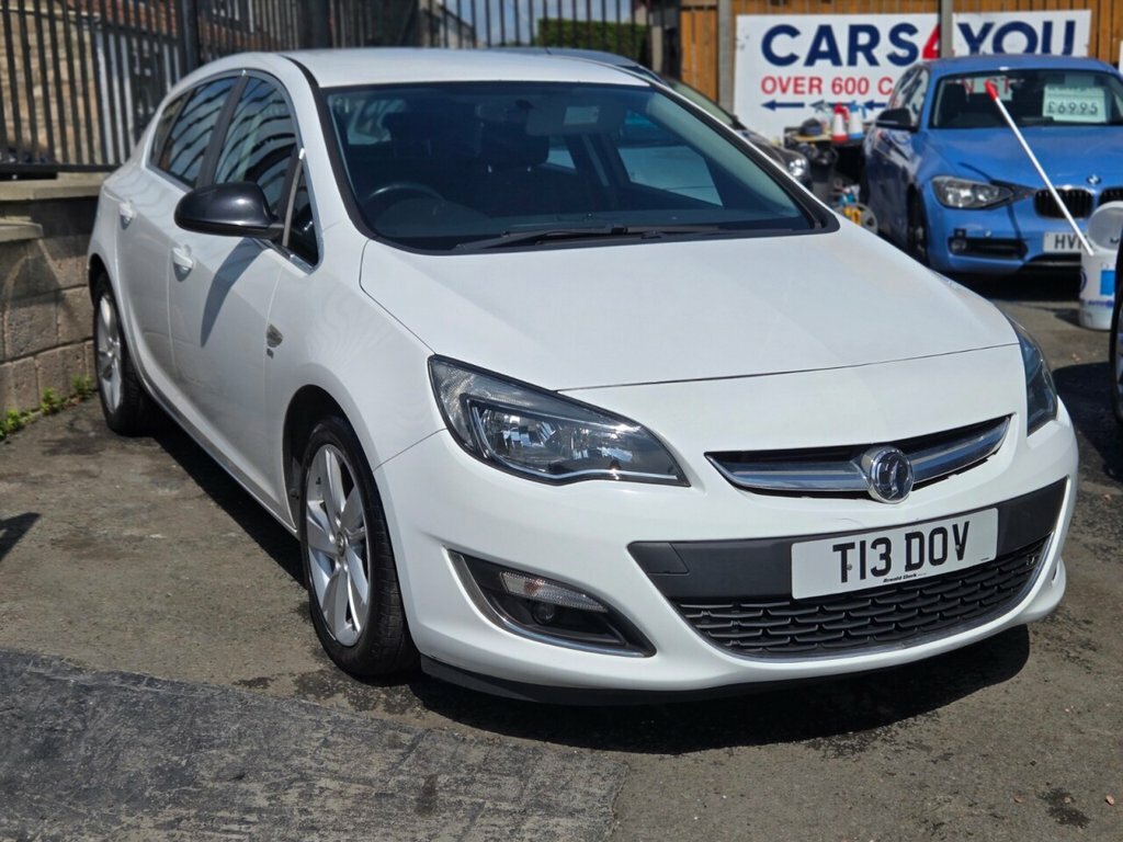 Vauxhall Astra 2L Sri White