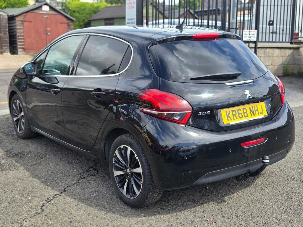 Peugeot 208 1.5L Tech Edition Black #5