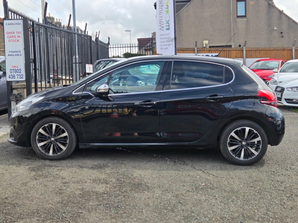 Peugeot 208 1.5L Tech Edition Black #4