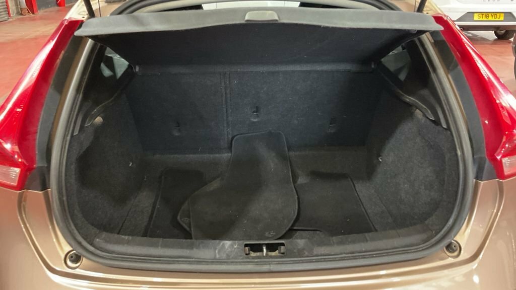 Volvo V40 Cross Country 1.6L Lux TNZ7025 Brown #5