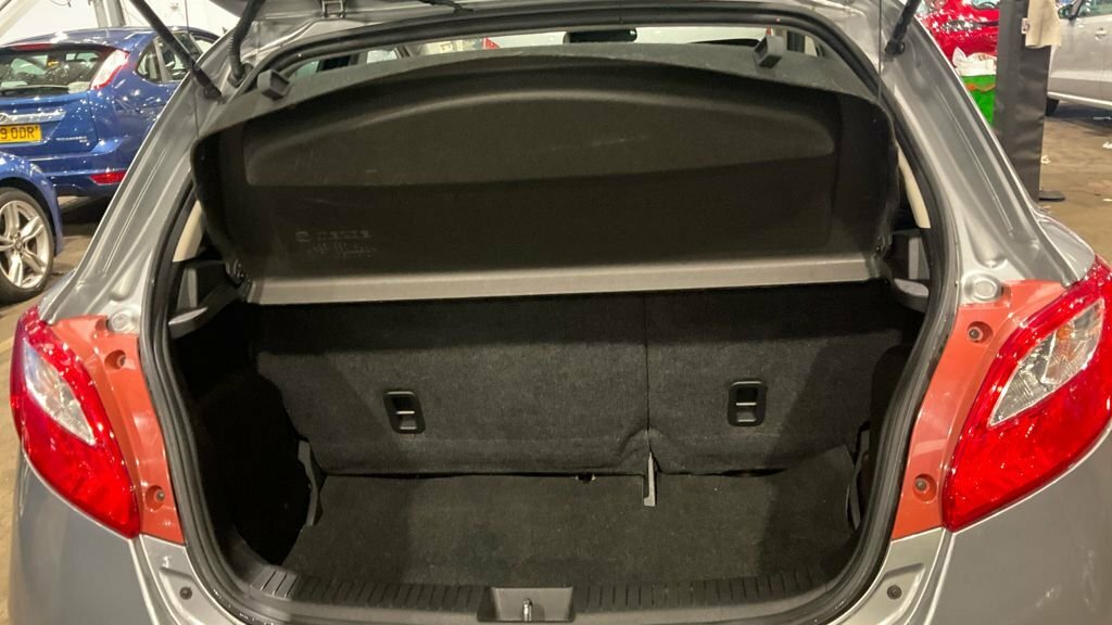 Mazda 2 1.5L Tamura Nav Silver #4
