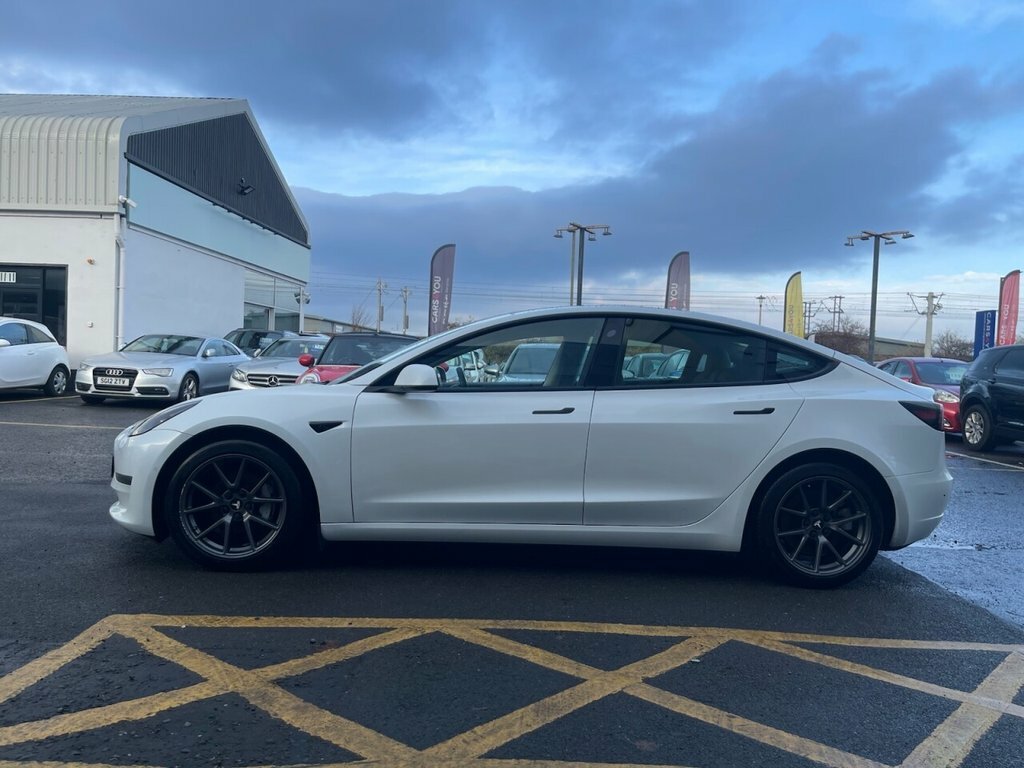 Tesla Model 3 Saloon AK70OXT White #4