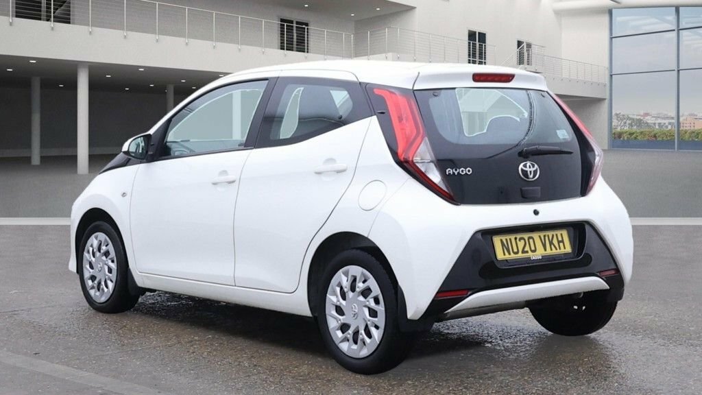 Toyota Aygo 1L X-play NU20VKH White #3