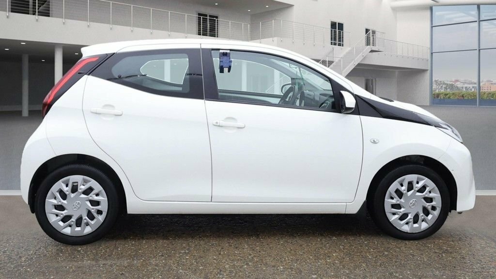 Toyota Aygo 1L X-play NU20VKH White #5