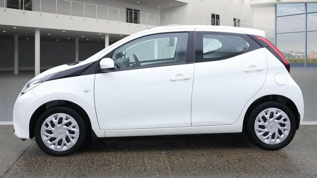 Toyota Aygo 1L X-play NU20VKH White #6