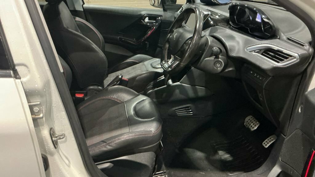 Peugeot 208 1.2L Gt Line White #2