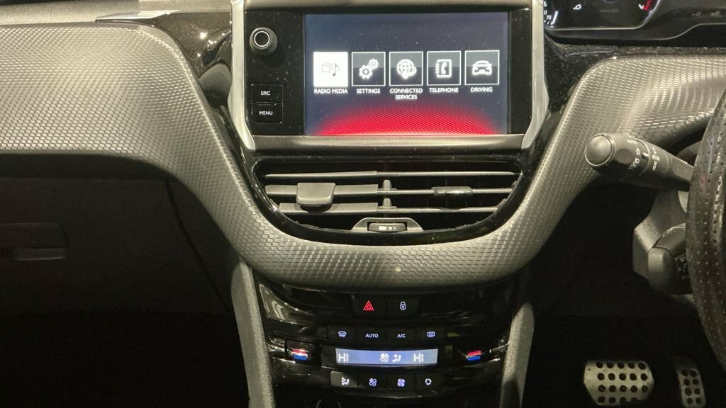 Peugeot 208 1.2L Gt Line White #4