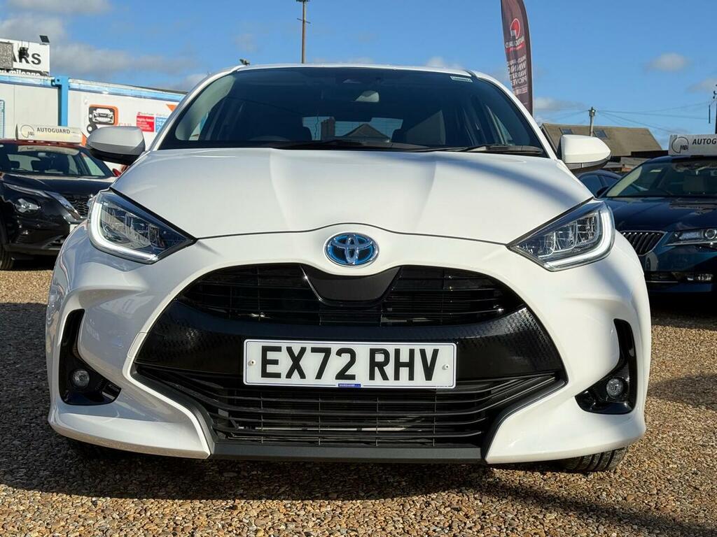 Toyota Yaris Yaris Design Hev Cvt EX72RHV White #3
