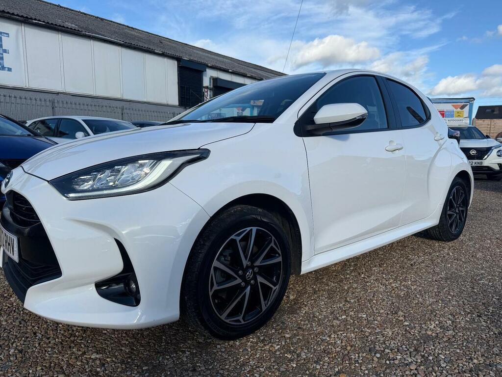 Toyota Yaris Yaris Design Hev Cvt EX72RHV White #6