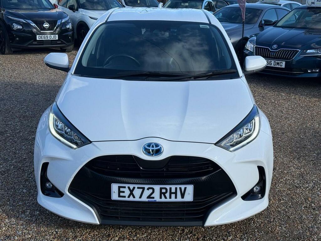 Toyota Yaris Yaris Design Hev Cvt EX72RHV White #4