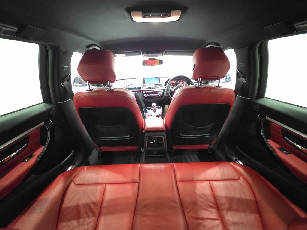 BMW 3 Series 320D M Sport Shadow YL68HZW White #4